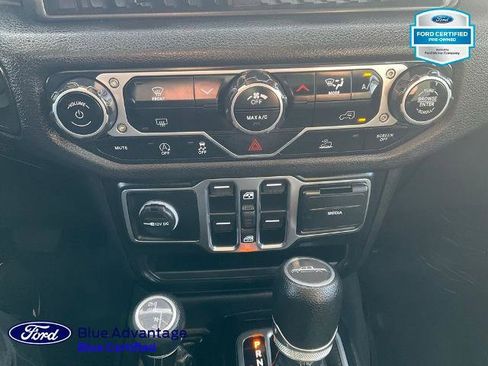 Used 2025 Jeep Gladiator Sport AWD/4WD image 14