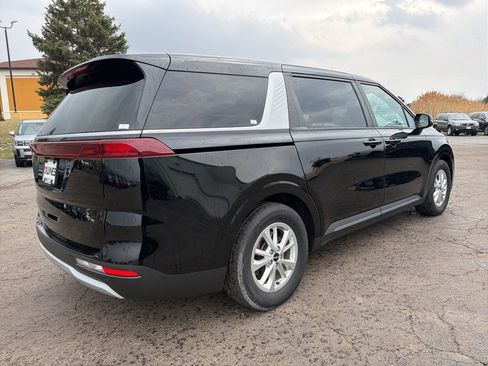 Used 2023 Kia Carnival LX image 4