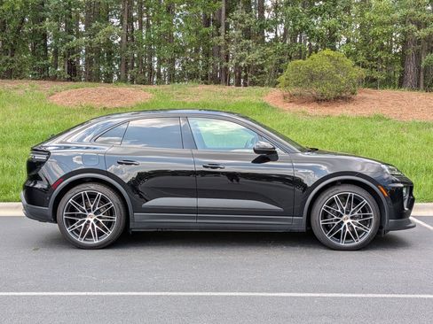 Used 2025 Porsche Macan 4 Electric AWD/4WD image 26