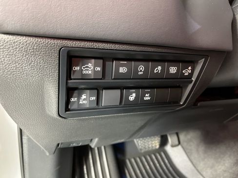 Used 2023 Toyota Tundra Platinum image 27