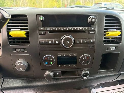 Used 2013 Chevrolet Silverado 2500 LT w/ Interior Plus Package AWD/4WD image 19