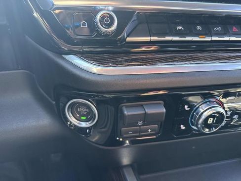 Used 2025 GMC Sierra 1500 Elevation image 27