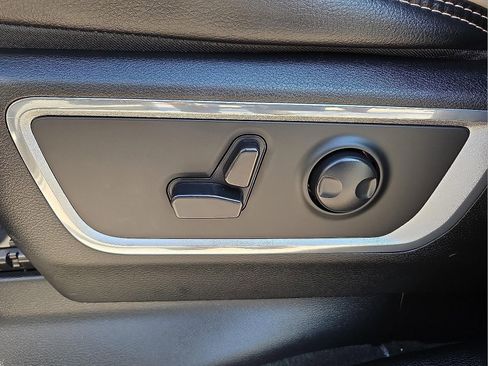 Used 2023 RAM 1500 Laramie AWD/4WD image 15