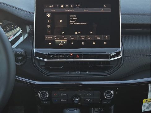 New 2026 Jeep Compass Latitude image 11