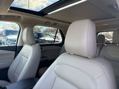 Used 2023 Ford Explorer XLT w/ Equipment Group 202A image 27