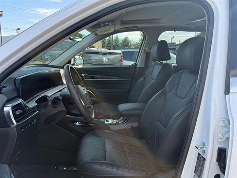 Used 2025 Kia Telluride SX w/ SX Captain's Chair Package FWD image 6