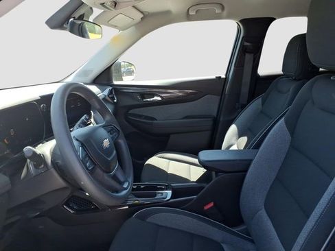 Used 2025 Chevrolet TrailBlazer LT AWD/4WD image 7