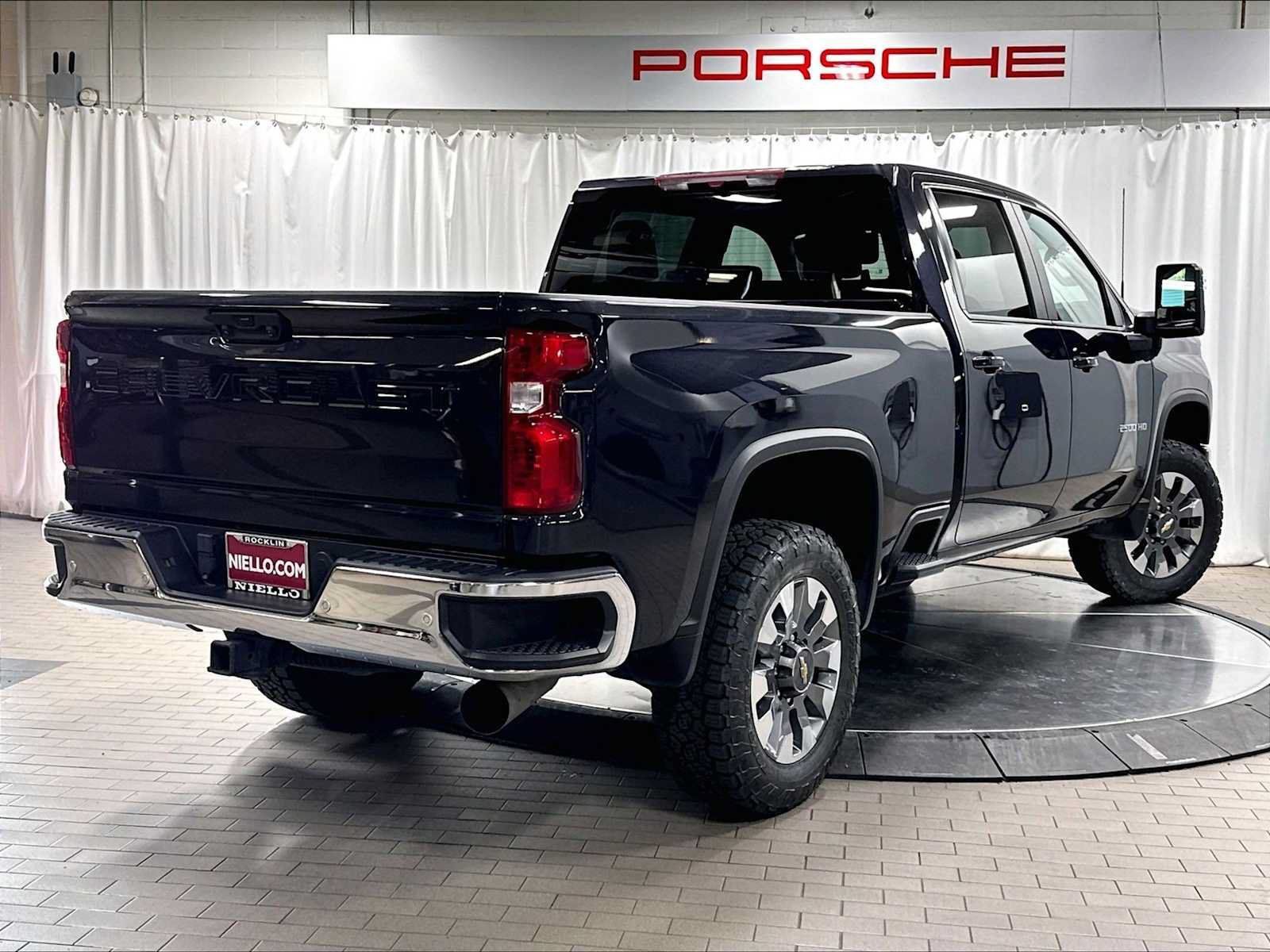 Used 2024 Chevrolet Silverado 2500 LT AWD/4WD image 9