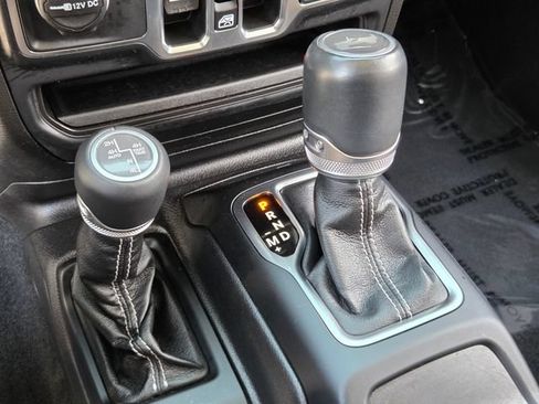 Used 2022 Jeep Wrangler Unlimited Sahara AWD/4WD image 17