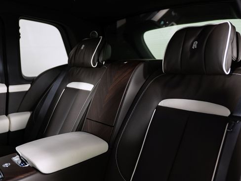 Used 2023 Rolls-Royce Cullinan w/ Cullinan Package AWD/4WD image 6