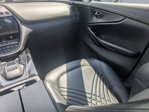 Used 2021 Aston Martin DBX image 18