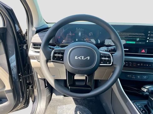 New 2026 Kia Carnival LX FWD image 11