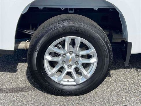 Used 2025 Chevrolet Silverado 1500 LT image 9