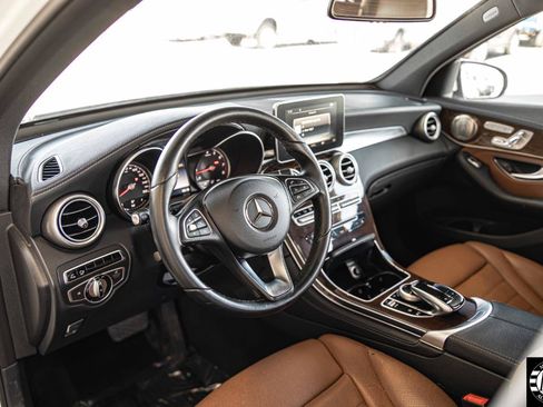 Used 2017 Mercedes-Benz GLC 300 4MATIC w/ Premium 2 Package image 7