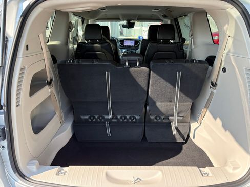 Used 2024 Chrysler Pacifica Touring-L FWD image 26