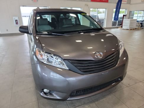 Used 2016 Toyota Sienna XLE FWD image 4