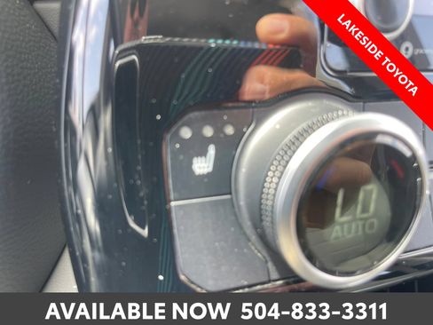 Used 2022 Toyota Highlander XLE FWD image 35