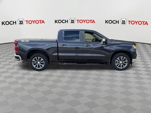 Used 2022 Chevrolet Silverado 1500 LT AWD/4WD image 9