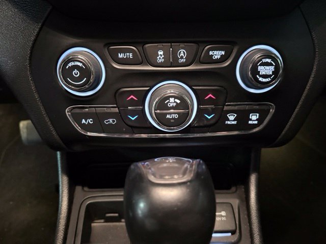 Used 2022 Jeep Cherokee Latitude Lux FWD image 28