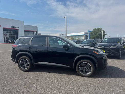 Used 2024 Nissan Rogue SV AWD/4WD image 2