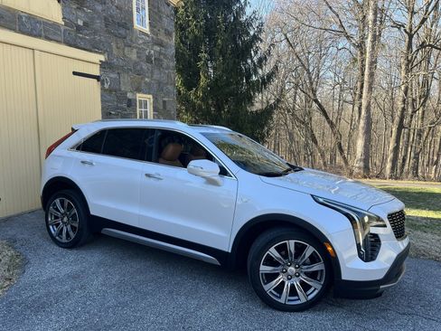 Used 2019 Cadillac XT4 Premium Luxury image 1
