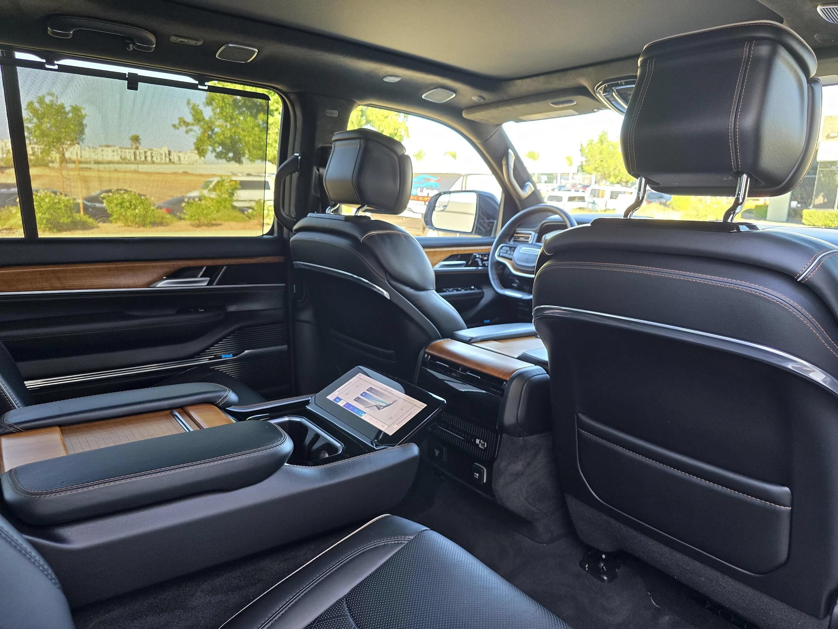 Used 2024 Jeep Grand Wagoneer L Series III AWD/4WD image 46