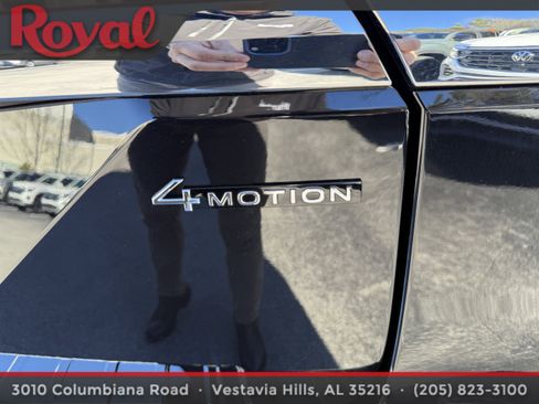 Certified 2025 Volkswagen Atlas SEL Premium R-Line image 9