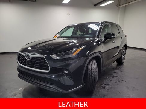 Used 2024 Toyota Highlander XLE image 4