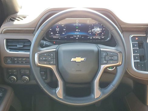 Used 2023 Chevrolet Suburban High Country image 29
