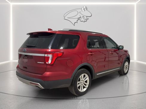 Used 2016 Ford Explorer XLT w/ Equipment Group 202A image 6