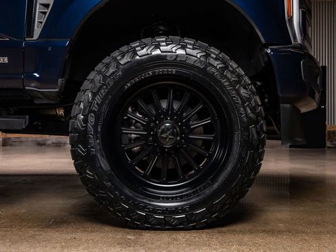 Used 2025 Ford F350 Lariat w/ Black Appearance Package image 12