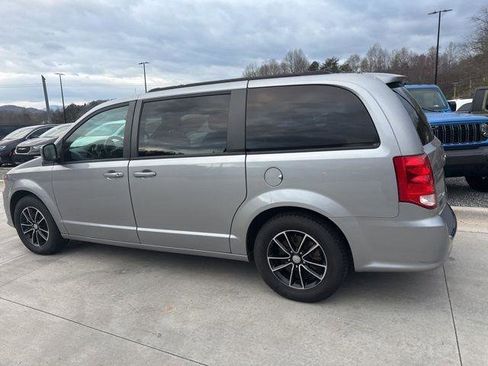 Used 2018 Dodge Grand Caravan SE image 9
