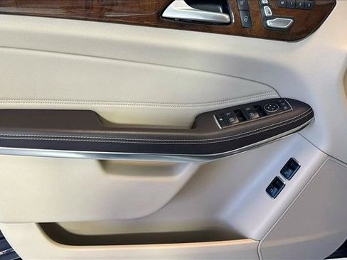Used 2019 Mercedes-Benz GLS 550 4MATIC image 17