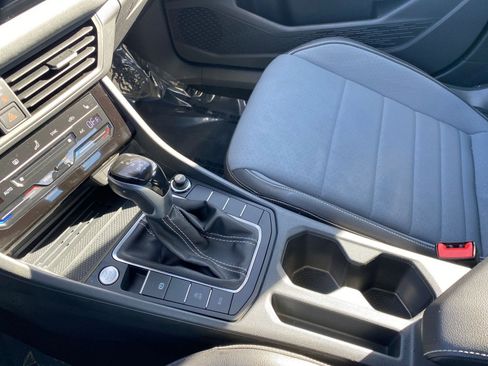 Used 2025 Volkswagen Jetta SE image 42