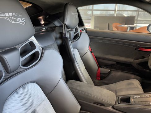 Used 2025 Porsche 718 Cayman GT4 RS image 35