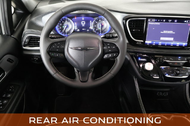Used 2025 Chrysler Pacifica Limited FWD image 20