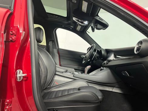 Used 2023 Alfa Romeo Giulia Estrema image 30