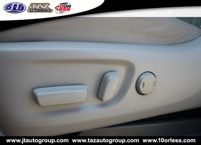 Used 2018 Toyota Sienna XLE Premium w/ Carpet Mat Package FWD image 11