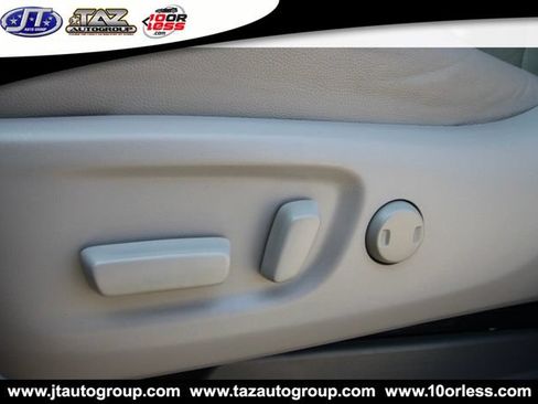 Used 2018 Toyota Sienna XLE Premium w/ Carpet Mat Package FWD image 11
