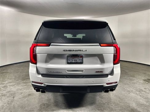 Used 2025 GMC Yukon Denali w/ Denali Reserve Package image 7