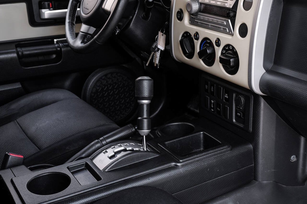 Used 2008 Toyota FJ Cruiser 2WD w/ Upgrade Pkg 2 image 24