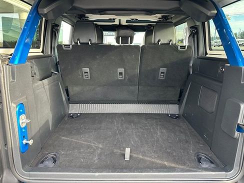 Used 2025 Ford Bronco Badlands image 25