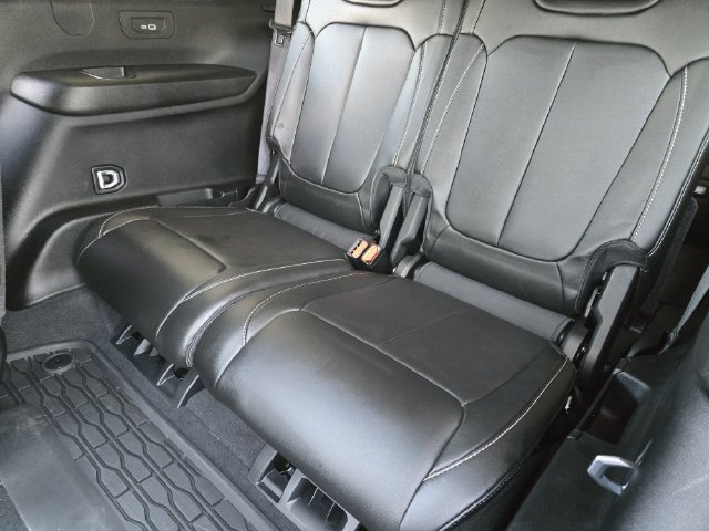Certified 2024 Jeep Grand Cherokee L Limited w/ Trailer Tow Package AWD/4WD image 32