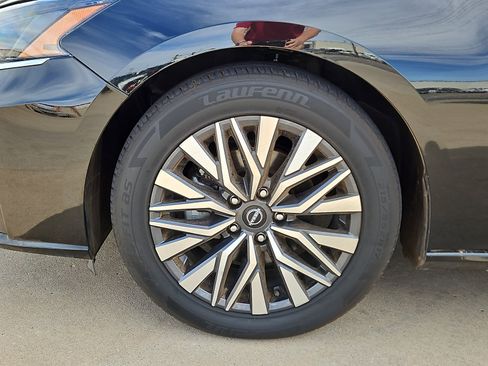 Used 2023 Nissan Altima 2.5 SV image 5