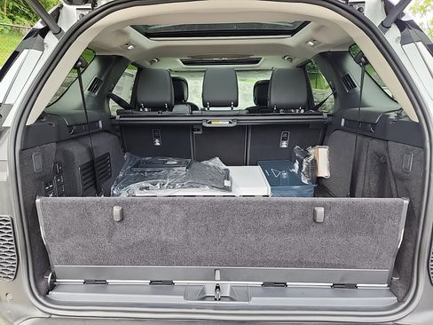 Certified 2024 Land Rover Discovery S image 13