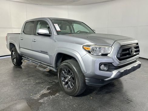 Used 2020 Toyota Tacoma SR5 image 3