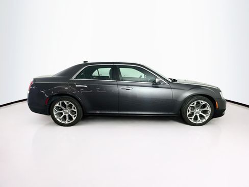 Used 2019 Chrysler 300 C RWD image 10