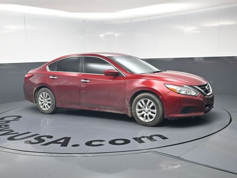 Used 2017 Nissan Altima 2.5 S w/ Power Driver Seat Package FWD image 2
