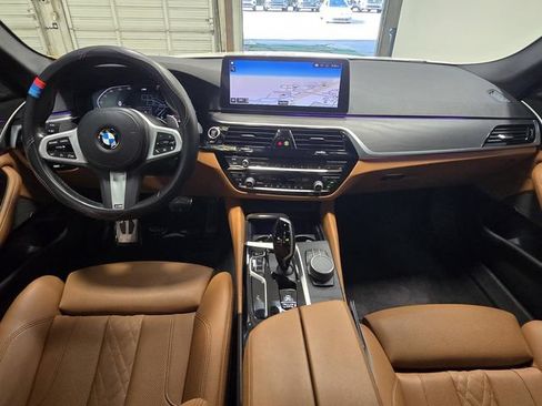 Used 2022 BMW 530i w/ M Sport Package RWD image 9