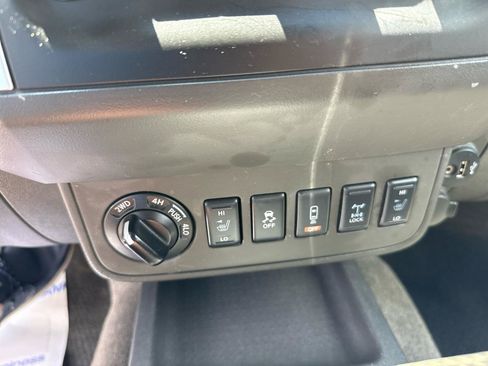 Used 2018 Nissan Frontier PRO-4X AWD/4WD image 21